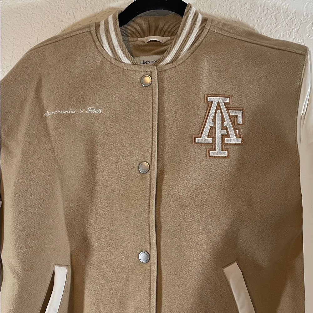 ABERCROMBIE KIDS Tan and White Jacket Front Pockets Size 15/16 - Picture 3 of 9